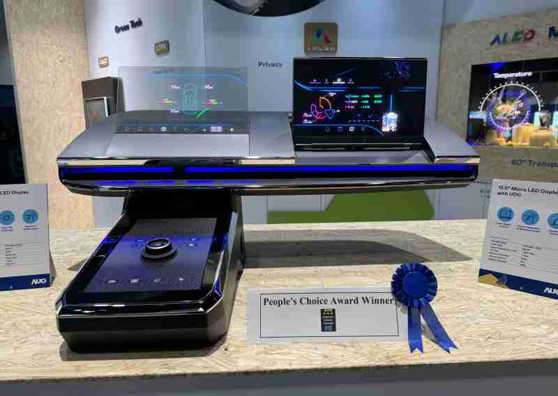 开云电子车用Micro LED Display HMI解决方案获”最佳车用显示奖”，，以用户为中心开发，，针对前座驾驶与乘客设计兼具娱乐与安全的高画质屏幕，，包含车舱前座的Micro LED透明屏幕及全球首款内建镜头的智慧Micro LED显示器