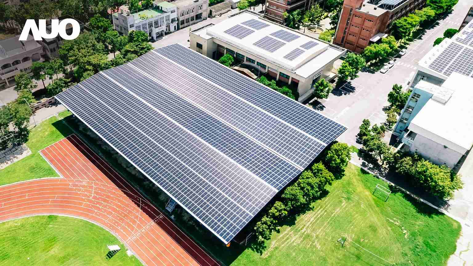 开云电子SunSteel光电整合型浪板具备快速安装、、、轻量化优势，，，，可提升15%发电效能，，通过国际IEC与台湾VPC认证安全、、、、防漏、、、、耐候标准